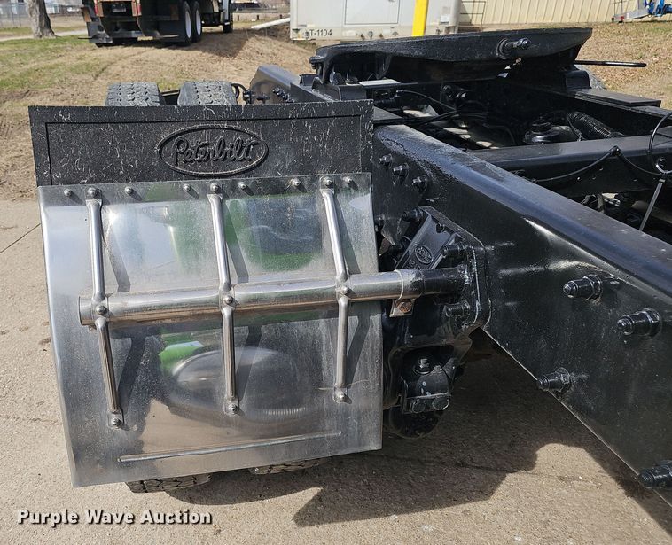 image for item DT6762 1996 Peterbilt 357 semi truck
