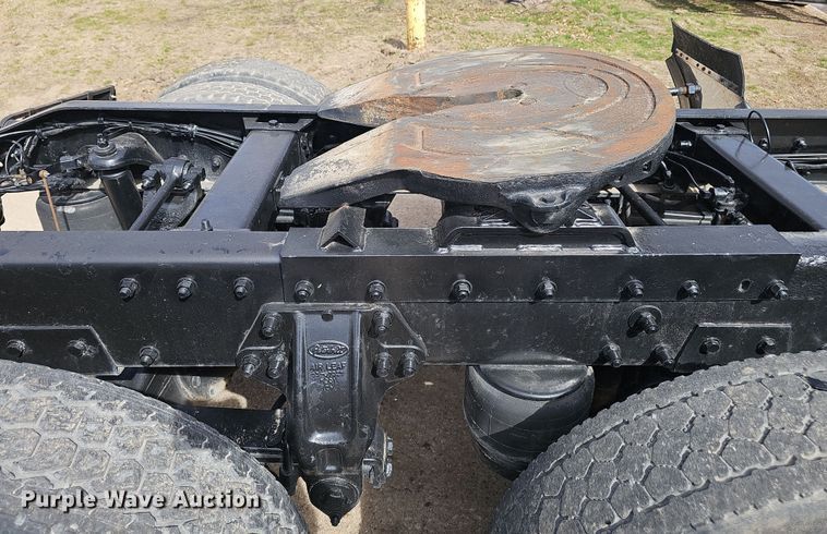 image for item DT6762 1996 Peterbilt 357 semi truck