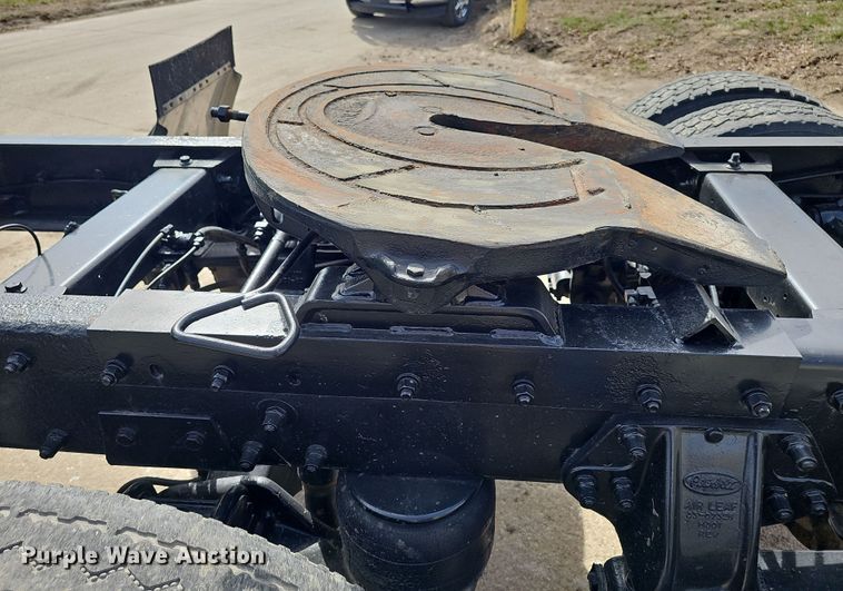 image for item DT6762 1996 Peterbilt 357 semi truck