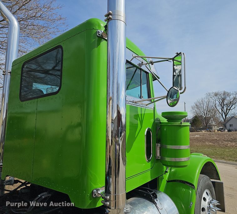 image for item DT6762 1996 Peterbilt 357 semi truck