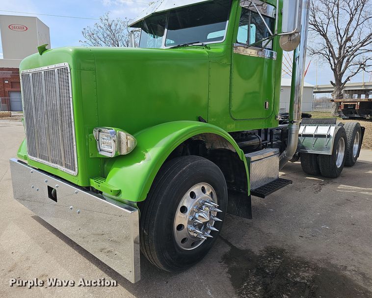 image for item DT6762 1996 Peterbilt 357 semi truck