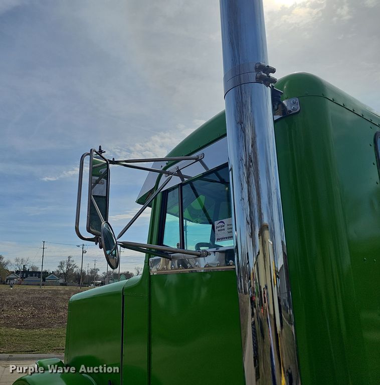 image for item DT6762 1996 Peterbilt 357 semi truck