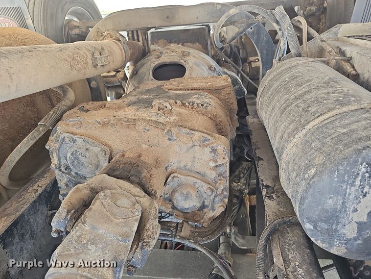 image for item DT6762 1996 Peterbilt 357 semi truck