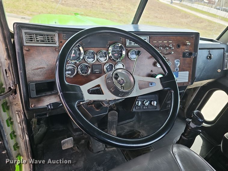 image for item DT6762 1996 Peterbilt 357 semi truck