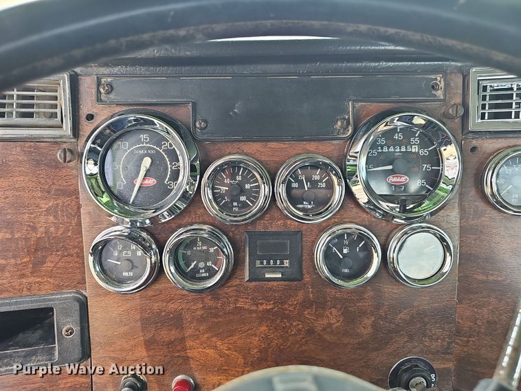 image for item DT6762 1996 Peterbilt 357 semi truck