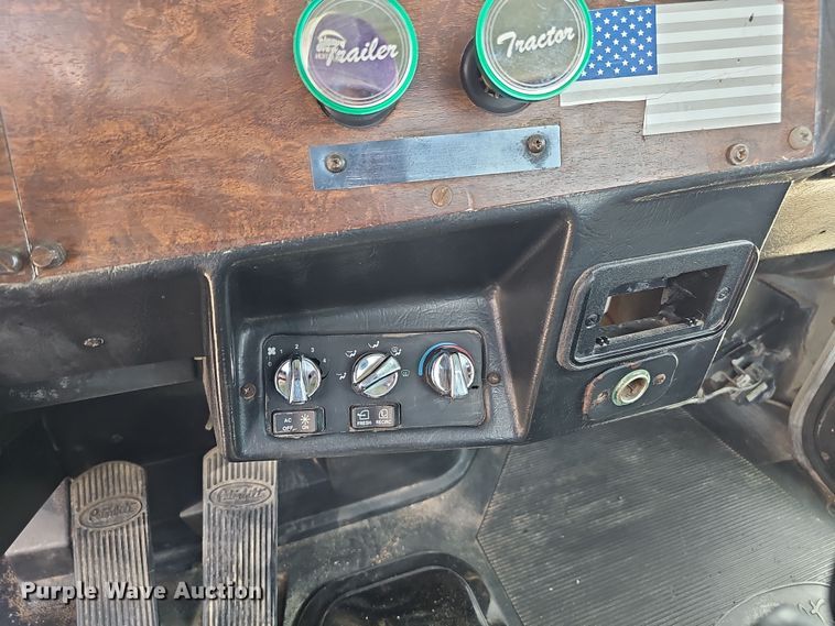 image for item DT6762 1996 Peterbilt 357 semi truck