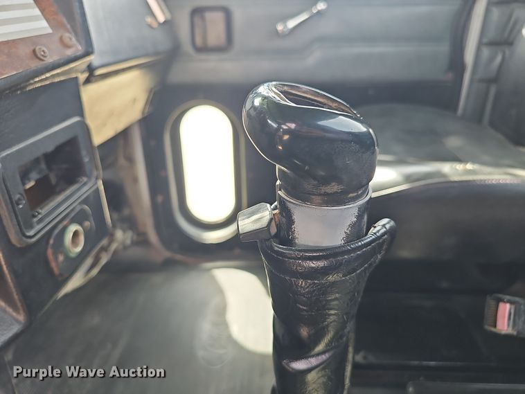 image for item DT6762 1996 Peterbilt 357 semi truck