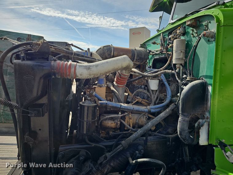 image for item DT6762 1996 Peterbilt 357 semi truck