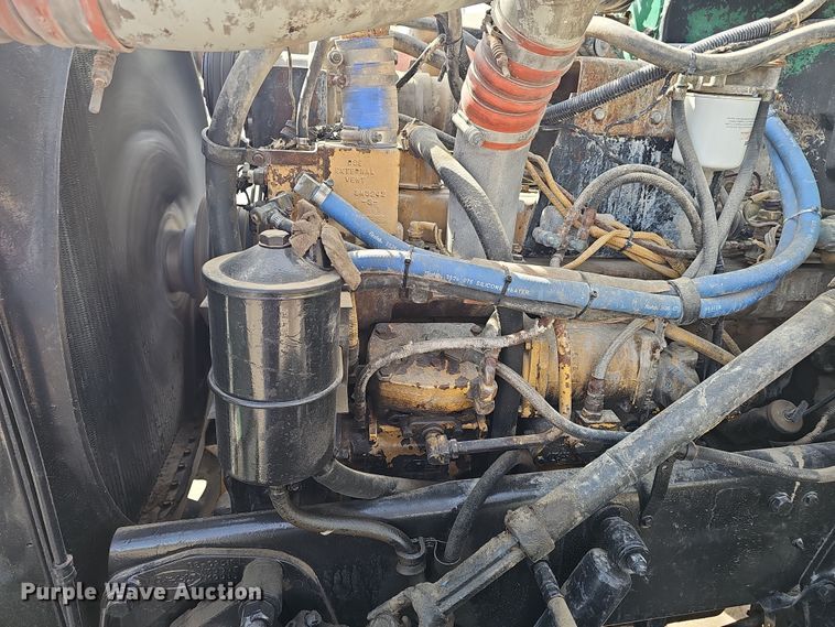 image for item DT6762 1996 Peterbilt 357 semi truck