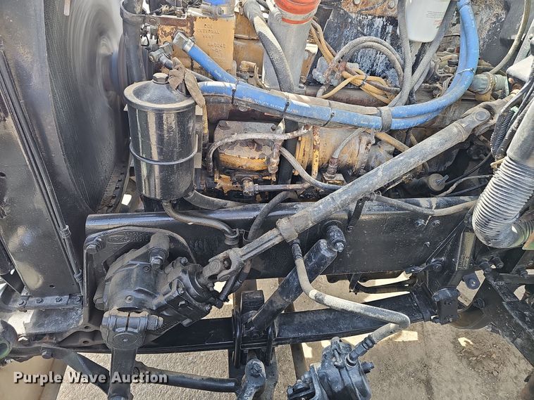 image for item DT6762 1996 Peterbilt 357 semi truck