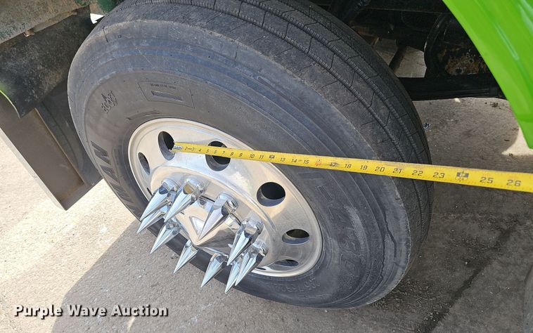 image for item DT6762 1996 Peterbilt 357 semi truck