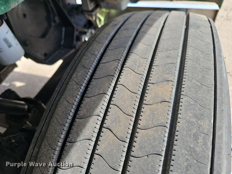 image for item DT6762 1996 Peterbilt 357 semi truck