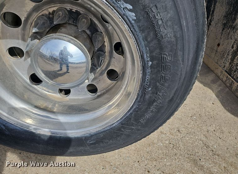 image for item DT6762 1996 Peterbilt 357 semi truck