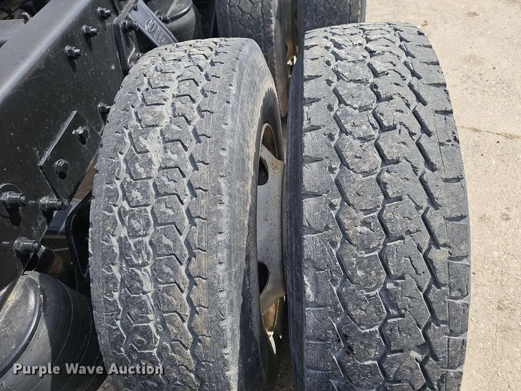 image for item DT6762 1996 Peterbilt 357 semi truck