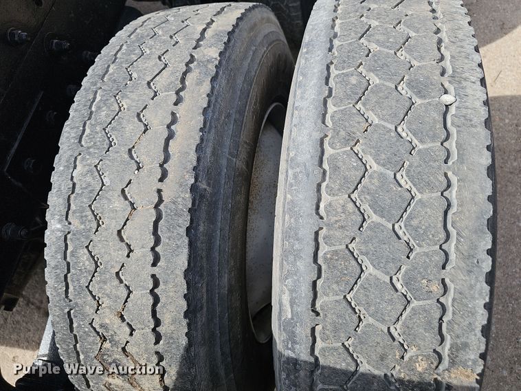 image for item DT6762 1996 Peterbilt 357 semi truck