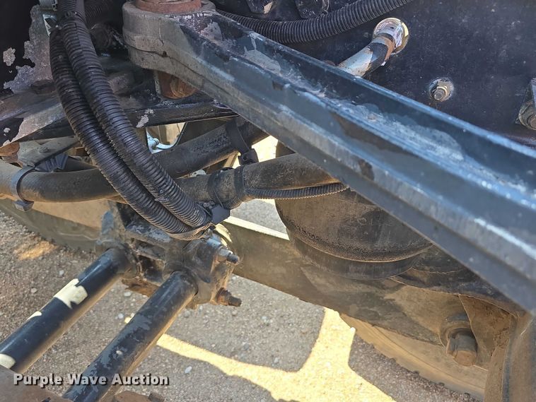 image for item DT6885 2013 Kenworth T800 semi truck