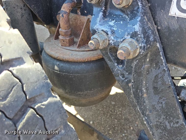 image for item DT6885 2013 Kenworth T800 semi truck