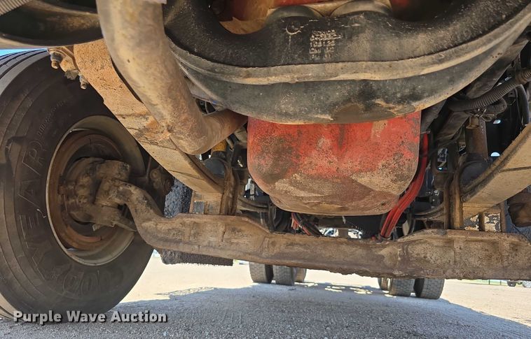 image for item DT6885 2013 Kenworth T800 semi truck