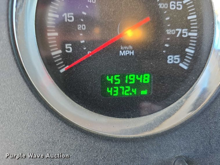 image for item DT6885 2013 Kenworth T800 semi truck