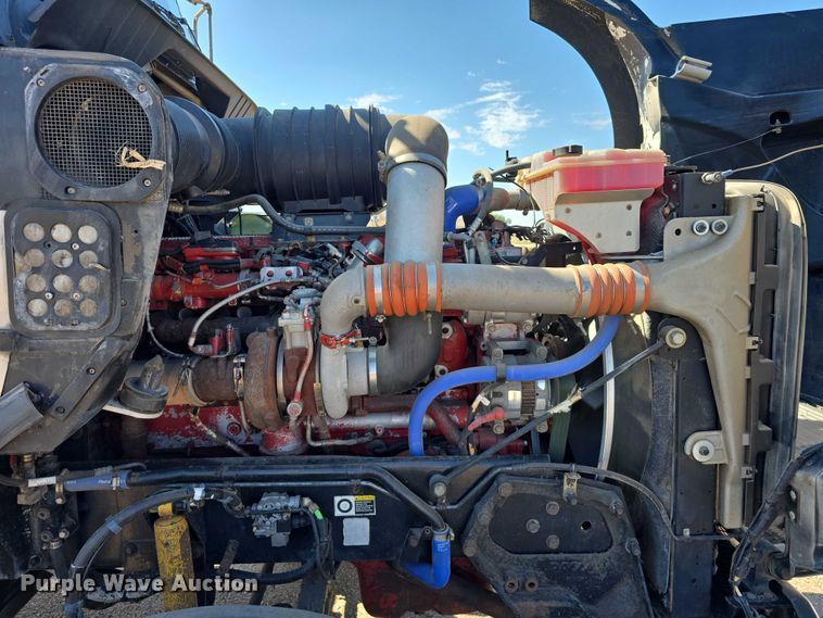 image for item DT6885 2013 Kenworth T800 semi truck