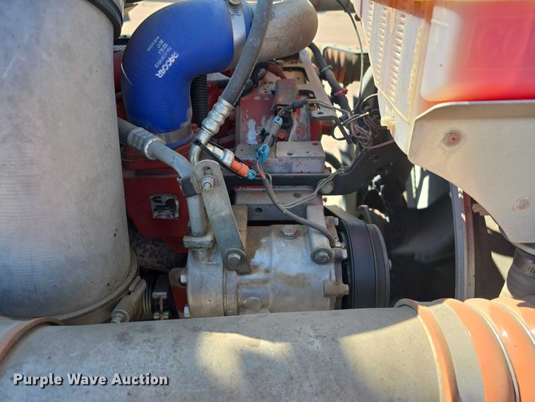 image for item DT6885 2013 Kenworth T800 semi truck