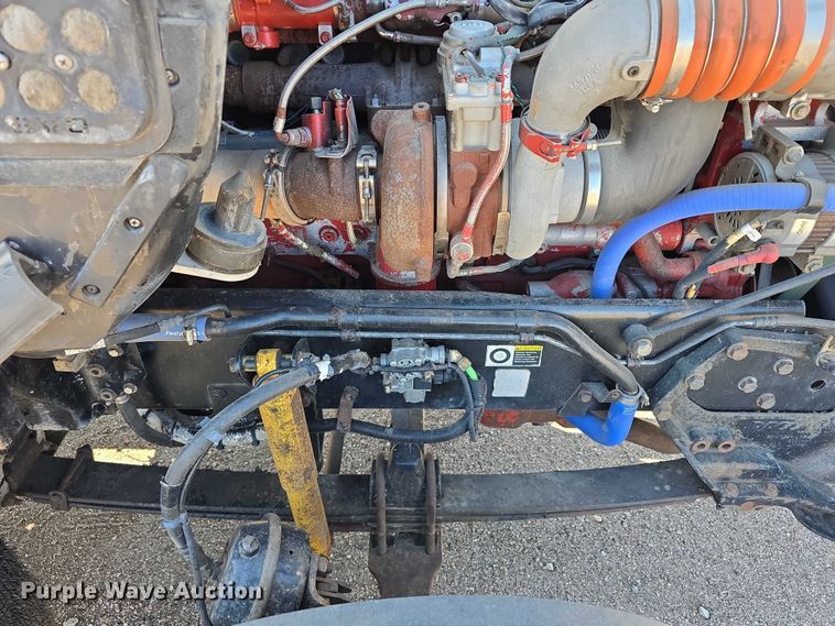 image for item DT6885 2013 Kenworth T800 semi truck