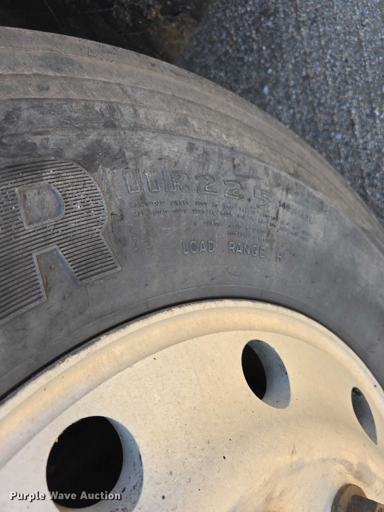 image for item DT6885 2013 Kenworth T800 semi truck