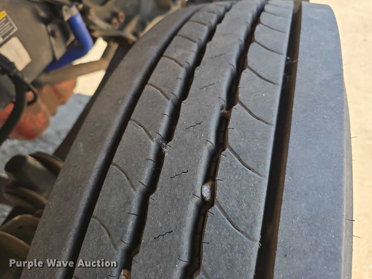 image for item DT6885 2013 Kenworth T800 semi truck