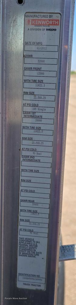 image for item DT6885 2013 Kenworth T800 semi truck