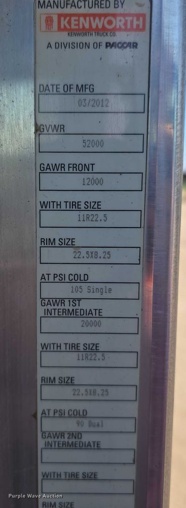 image for item DT6885 2013 Kenworth T800 semi truck