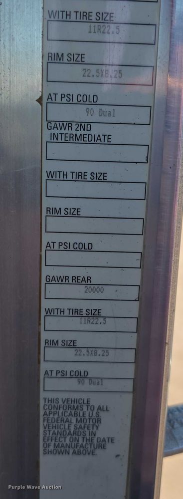 image for item DT6885 2013 Kenworth T800 semi truck