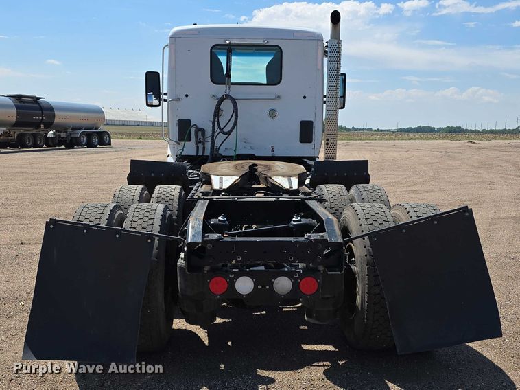 image for item DT6886 2018 Kenworth T880 semi truck