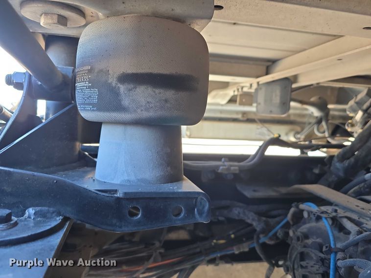 image for item DT6886 2018 Kenworth T880 semi truck