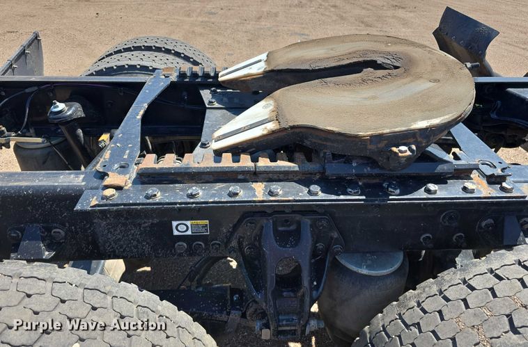 image for item DT6886 2018 Kenworth T880 semi truck