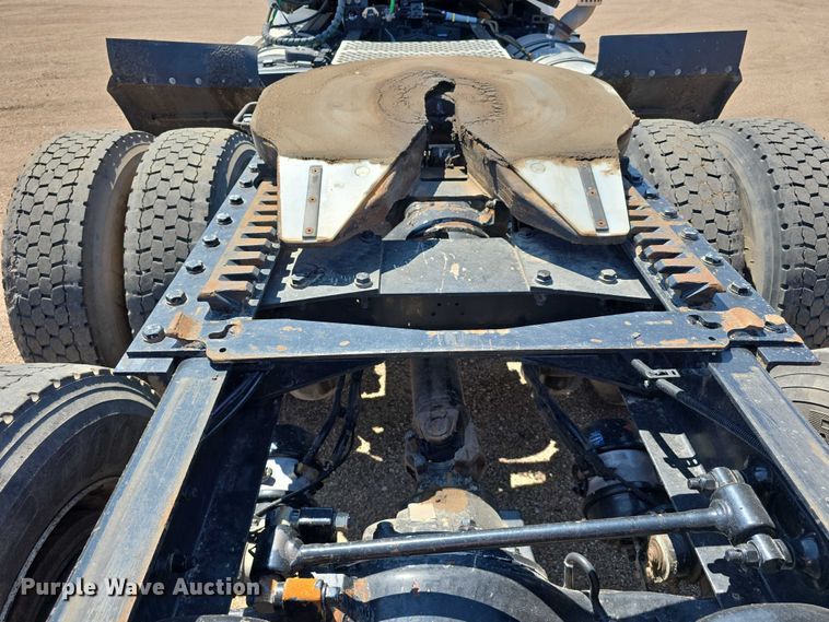 image for item DT6886 2018 Kenworth T880 semi truck