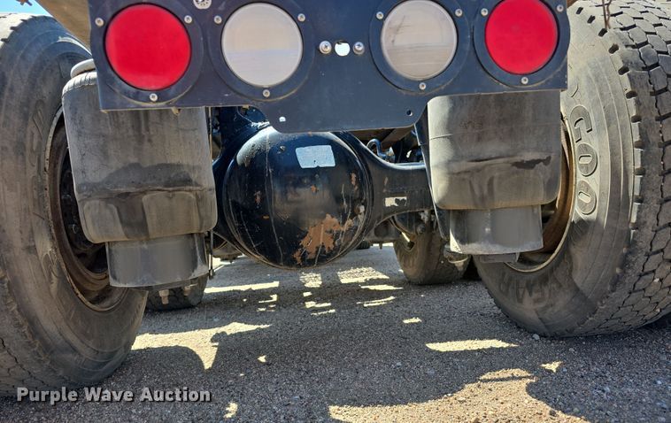 image for item DT6886 2018 Kenworth T880 semi truck