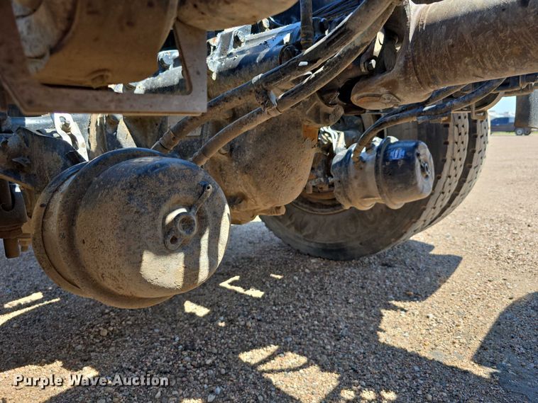 image for item DT6886 2018 Kenworth T880 semi truck