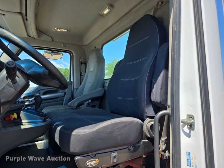 image for item DT6886 2018 Kenworth T880 semi truck