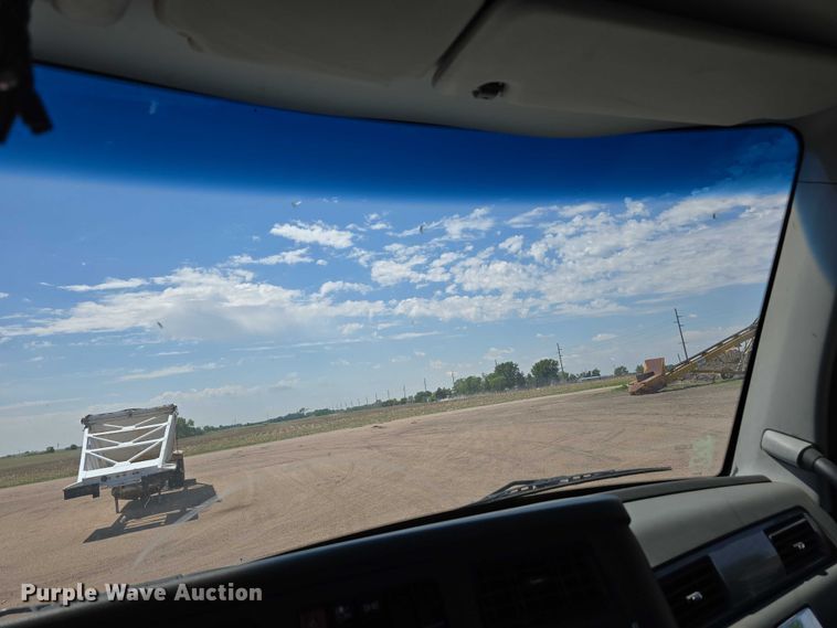 image for item DT6886 2018 Kenworth T880 semi truck