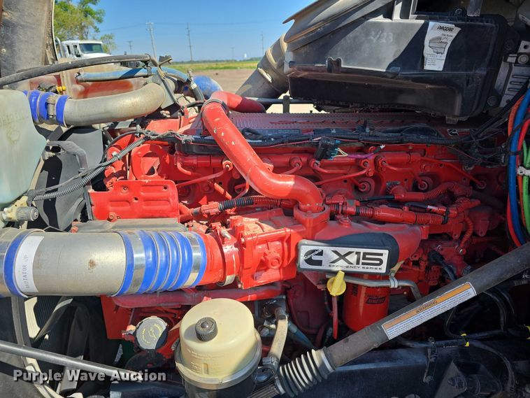 image for item DT6886 2018 Kenworth T880 semi truck