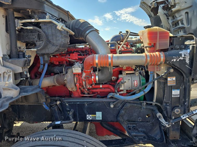 image for item DT6886 2018 Kenworth T880 semi truck