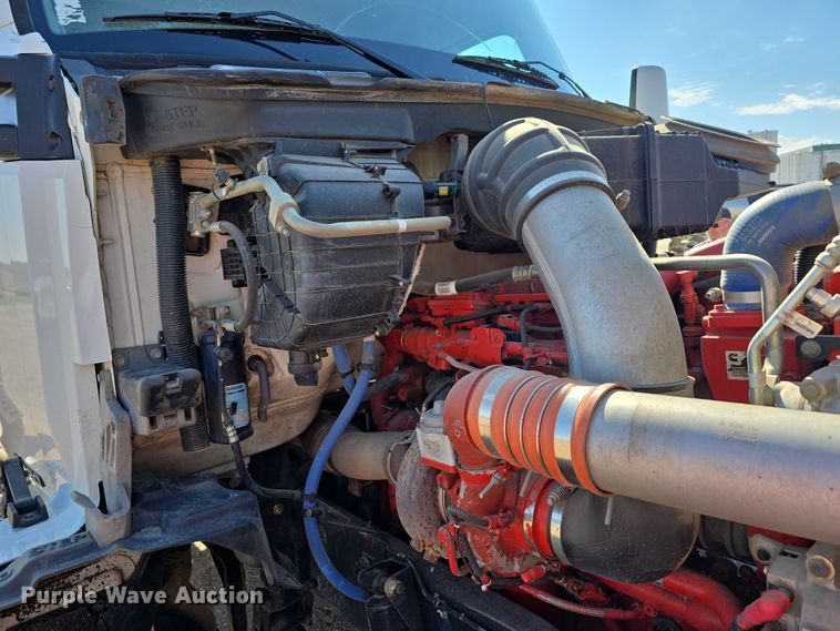 image for item DT6886 2018 Kenworth T880 semi truck