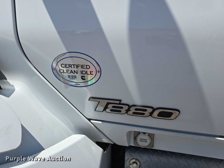 image for item DT6886 2018 Kenworth T880 semi truck