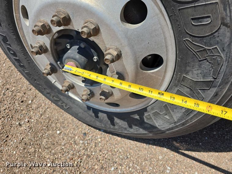 image for item DT6886 2018 Kenworth T880 semi truck