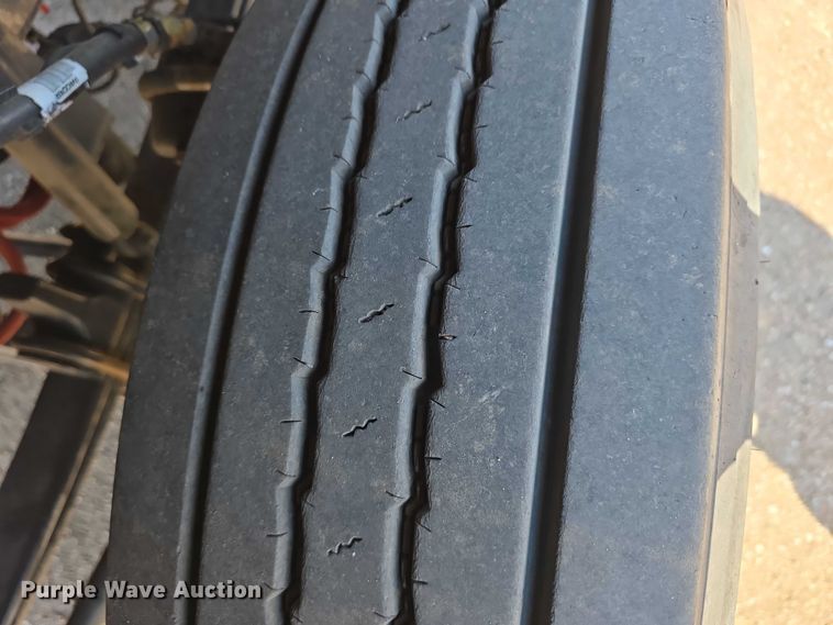 image for item DT6886 2018 Kenworth T880 semi truck