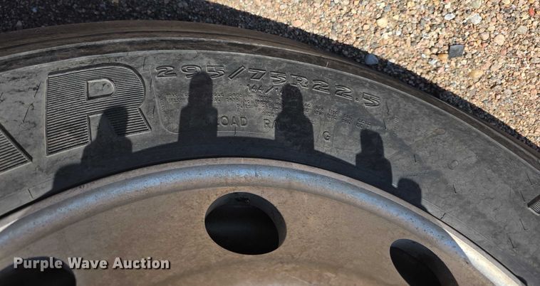 image for item DT6886 2018 Kenworth T880 semi truck