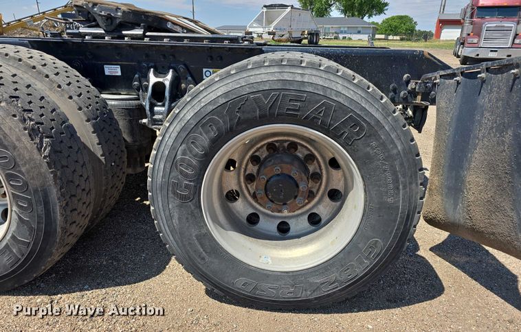 image for item DT6886 2018 Kenworth T880 semi truck