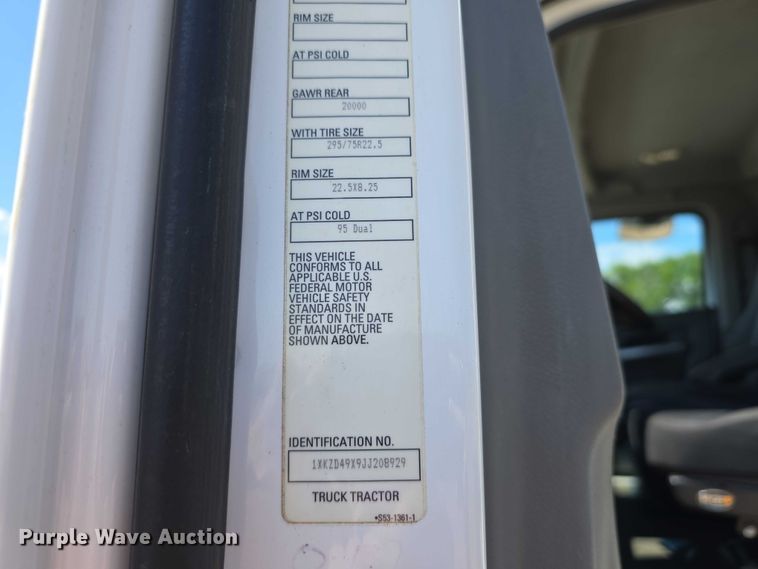 image for item DT6886 2018 Kenworth T880 semi truck