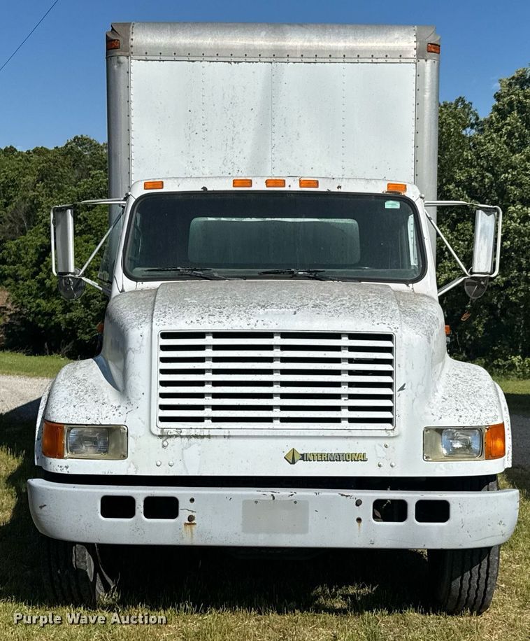 image for item DU9146 1992 International 4700 box truck