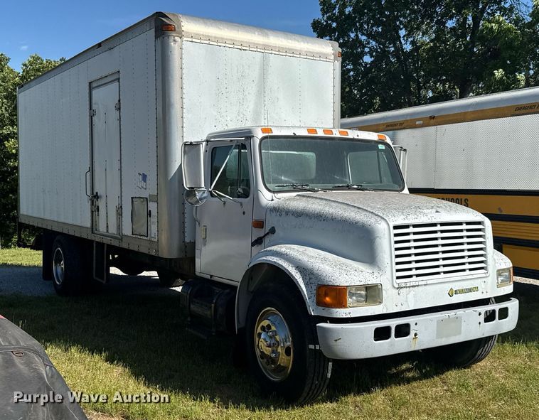 image for item DU9146 1992 International 4700 box truck